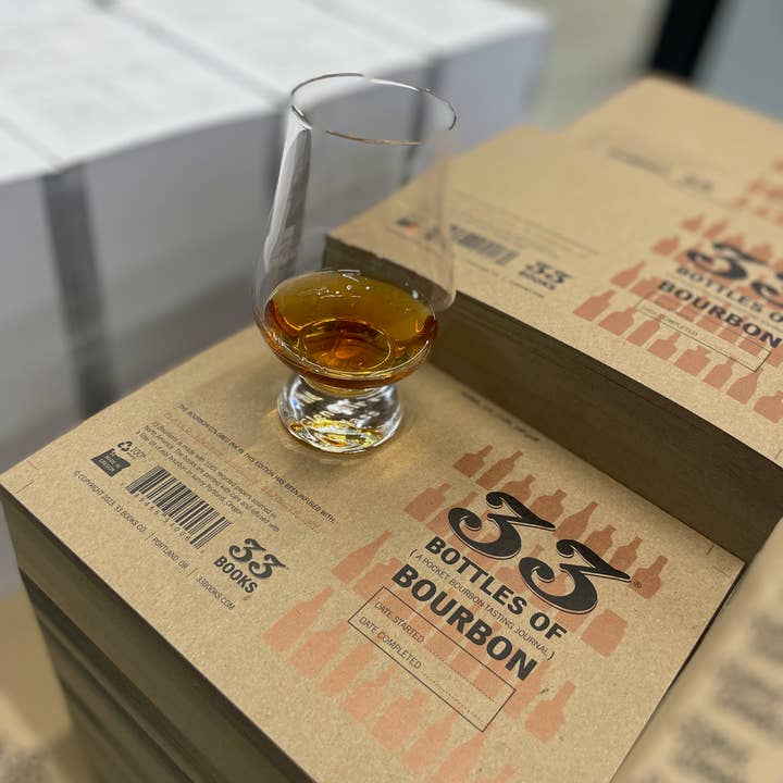 33 Books USA – Bourbon Tasting Journal – Pocket Size – Gift for Enthusiasts - Mood4whisky