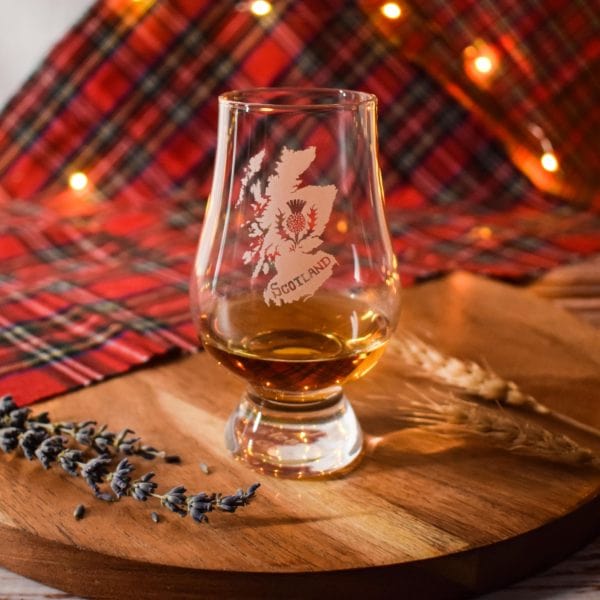 In this photo Glencairn Glass – Scotland Map Mood4Whisky