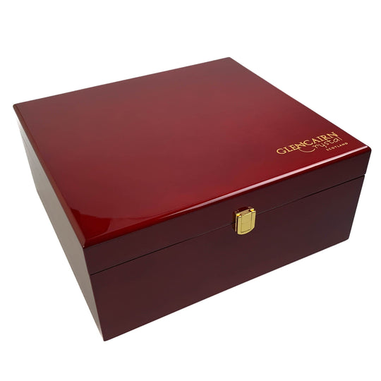 In this photo Glencairn Skye Deluxe Whisky Decanter Gift Set Mood4Whisky