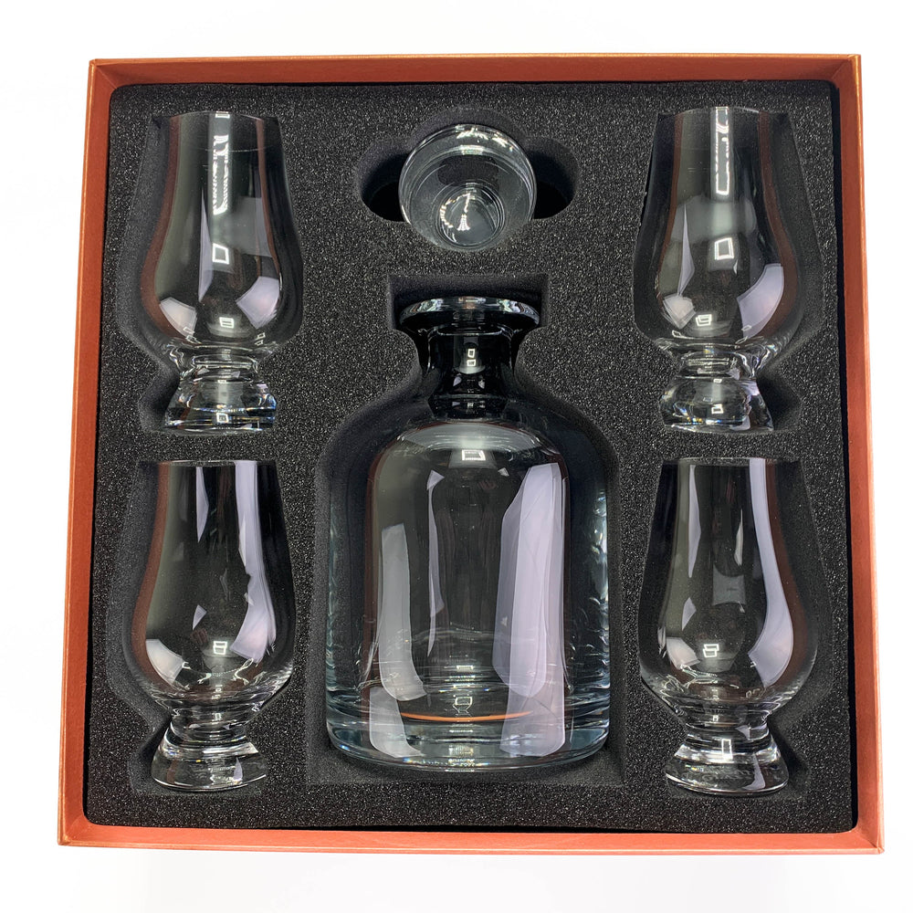 In this photo Glencairn Whisky Decanter Gift Set Mood4Whisky