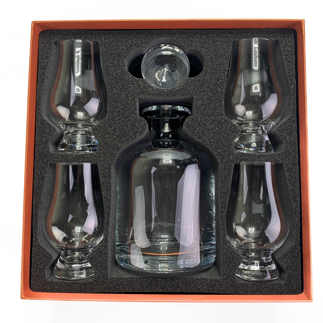 In this photo Glencairn Whisky Decanter Gift Set Mood4Whisky