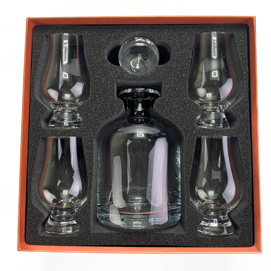 In this photo Glencairn Whisky Decanter Gift Set Mood4Whisky