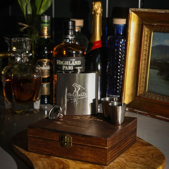 In this photo Hip Flask Golf - Luxury Set - Metal Engraved - Selbraehouse Scotland Mood4Whisky