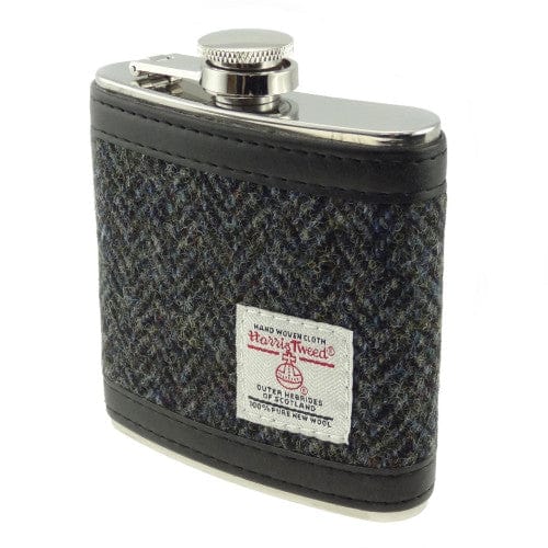 In this photo Hip Flask Grey Fishbone - Harris Tweed - Glen Appin of Scotland Mood4Whisky