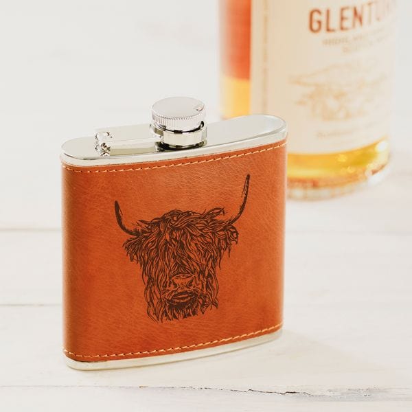 In this photo Hip Flask Highland Cow - Leather - Selbraehouse Scotland Mood4Whisky