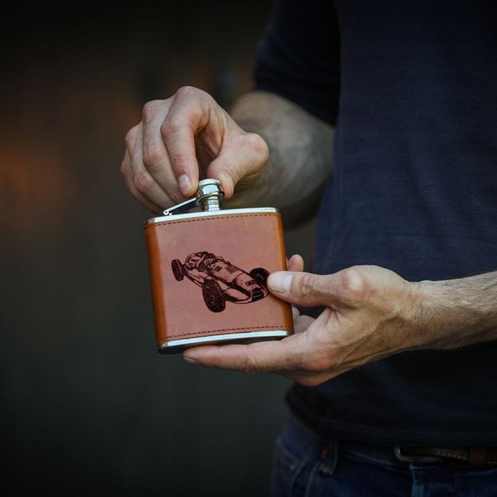 In this photo Hip Flask Racing - Leather - Selbraehouse Scotland Mood4Whisky