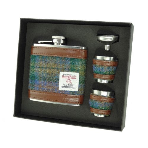 In this photo Hip Flask Tartan Skye - Luxury Set - Harris Tweed - Glen Appin of Scotland Mood4Whisky