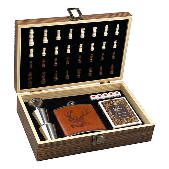 In this photo Stag Hip Flask Game Set – For Classic Games and a Fine Dram Mood4whisky