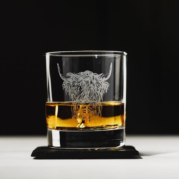 In this photo Tumbler & Slate Coaster Gift Set Highland Cow Mood4Whisky
