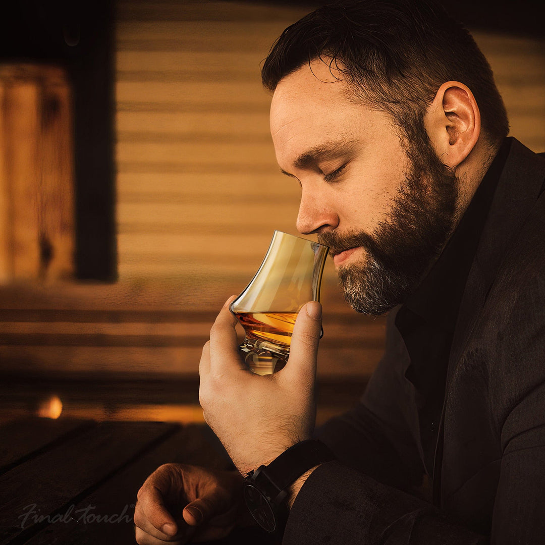 In this photo Whiskey Glass - 195ml - Lead Free Crystal - Handmade - Final Touch Mood4whisky