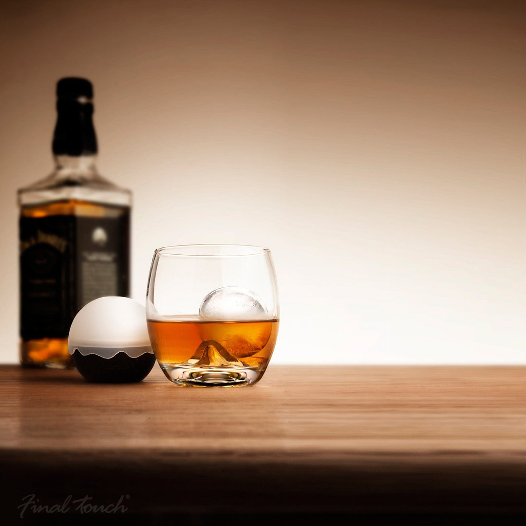 In this photo Whiskey Rock Glass with Ice Ball Mould - 236ml - Original Products Mood4whisky