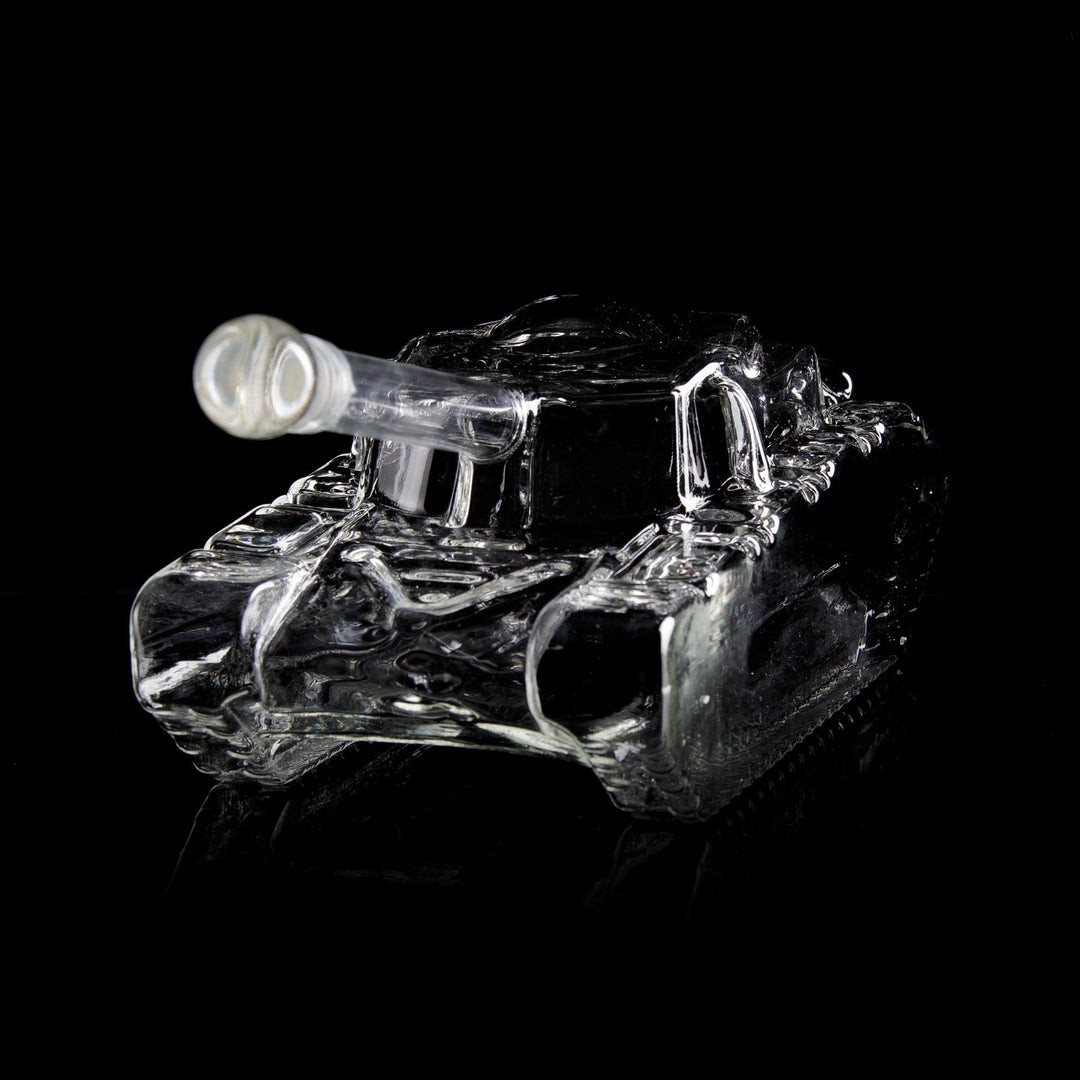 In this photo Whisky Decanter Tank - 1000ml - Hand Blown - Original Products Mood4whisky