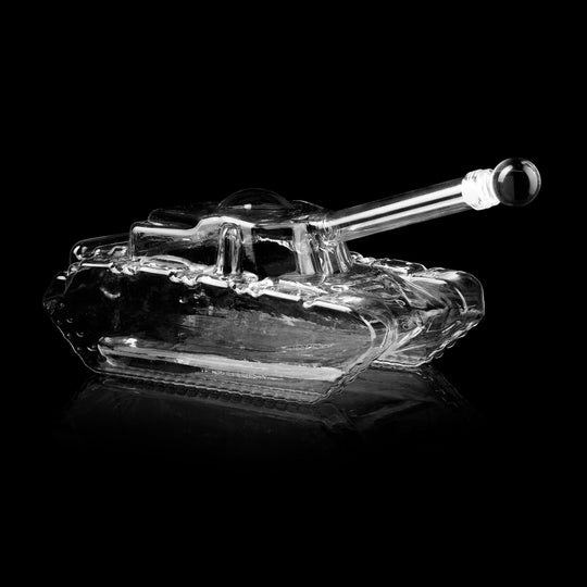 In this photo Whisky Decanter Tank - 1000ml - Hand Blown - Original Products Mood4whisky