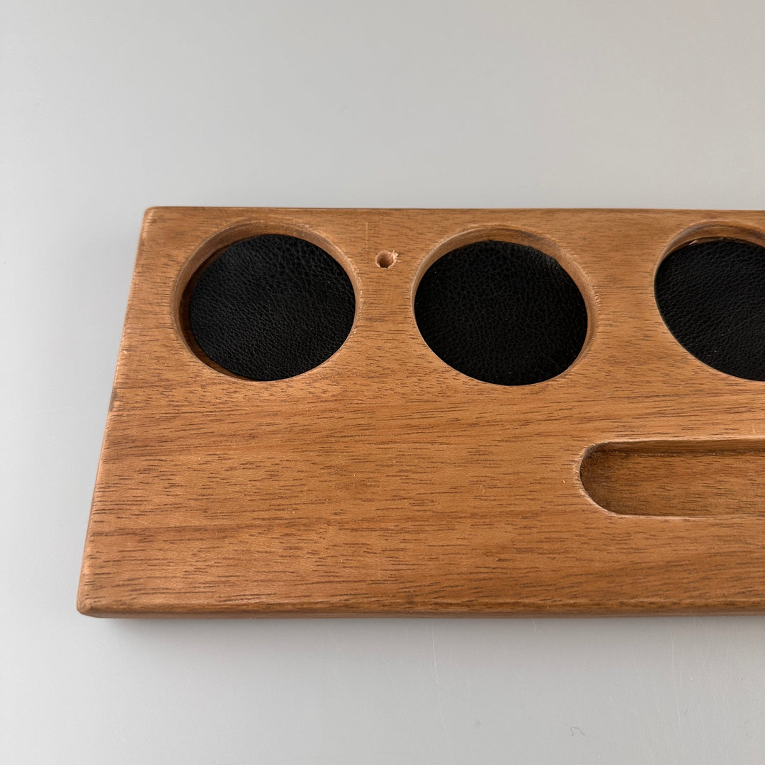 In this photo Whisky Glass Holder Wide with Glassware - Handmade - E.W.B. Belgium Mood4Whisky