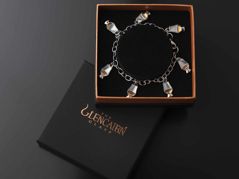 In this photo Glencairn Bracelet MoodCompanyNL