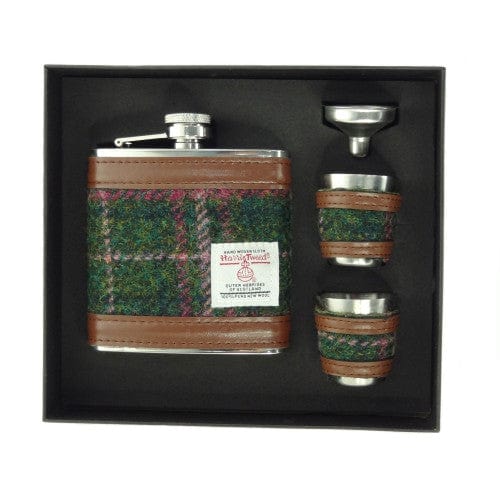 In this photo Hip Flask Green with Plum - Luxury Set - Harris Tweed - Glen Appin of Scotland MoodCompanyNL