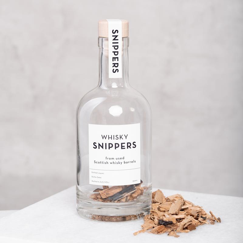 In this photo Maak je eigen Whisky 350ml - Cadeautip - Snippers MoodCompanyNL