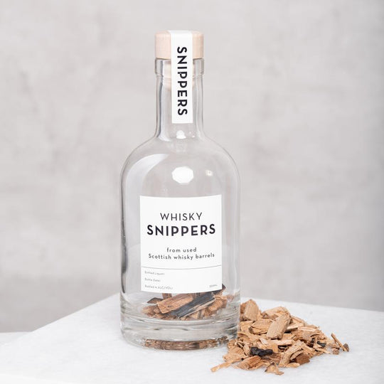 In this photo Maak je eigen Whisky 350ml - Cadeautip - Snippers MoodCompanyNL