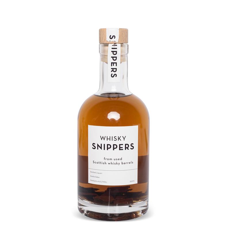 In this photo Maak je eigen Whisky 350ml - Cadeautip - Snippers MoodCompanyNL