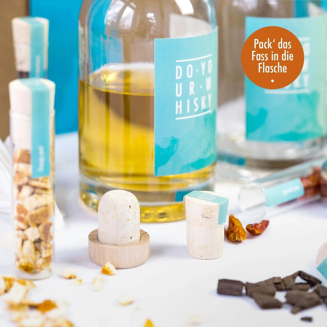 In this photo Ontwikkel je eigen Whisky - Uitgebreide Cadeauset - Craftly MoodCompanyNL