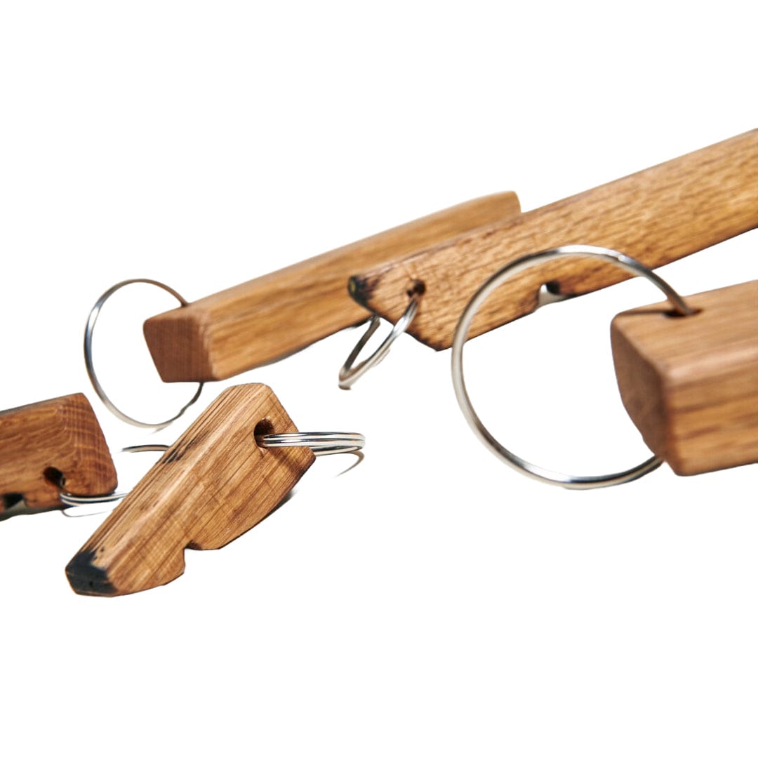 In this photo Sleutelhanger van oude whiskyvaten - Handgemaakt - Darach Scotland MoodCompanyNL